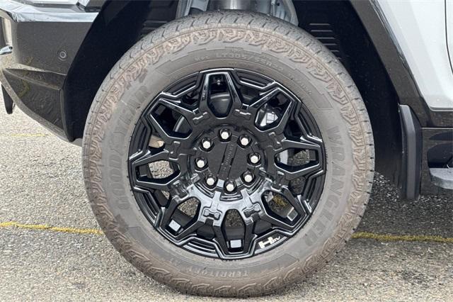 2025 GMC HUMMER EV SUV Vehicle Photo in ELK GROVE, CA 95757-8703