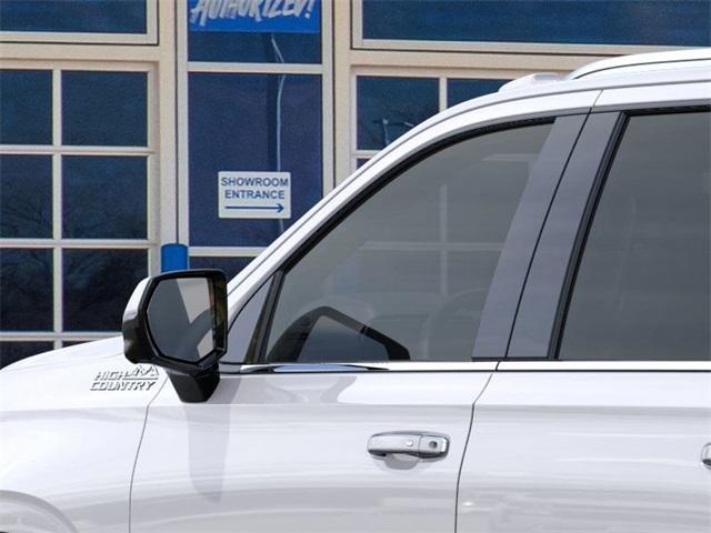 2025 Chevrolet Suburban Vehicle Photo in ENGLEWOOD, CO 80113-6708