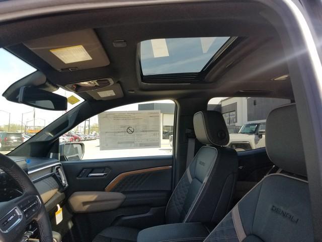 2025 GMC Canyon Vehicle Photo in ELYRIA, OH 44035-6349
