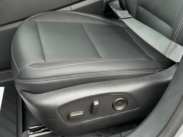 2025 Chevrolet Blazer EV Vehicle Photo in COLUMBIA, MO 65203-3903