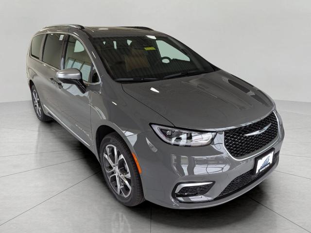2025 Chrysler Pacifica Vehicle Photo in Oshkosh, WI 54901