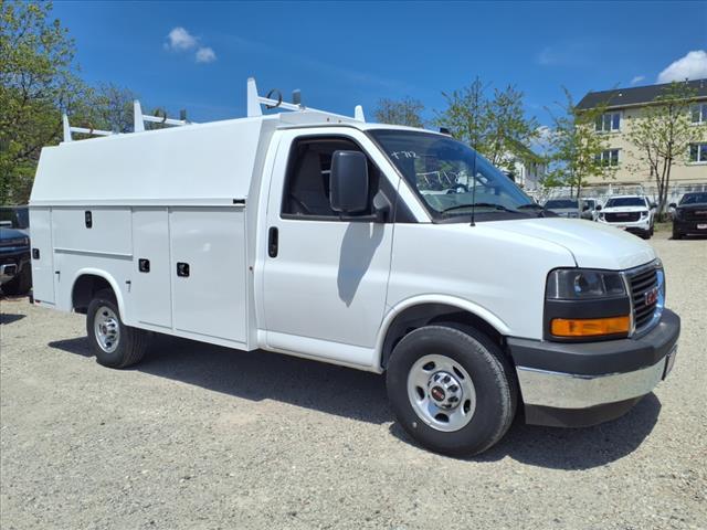 2024 GMC Savana Cutaway 3500 Vehicle Photo in LYNDHURST, NJ 07071-2008