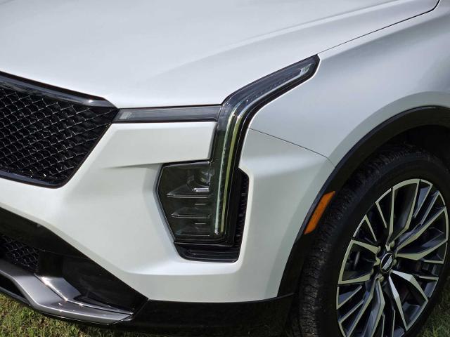 2024 Cadillac XT4 Vehicle Photo in DENTON, TX 76210-9321