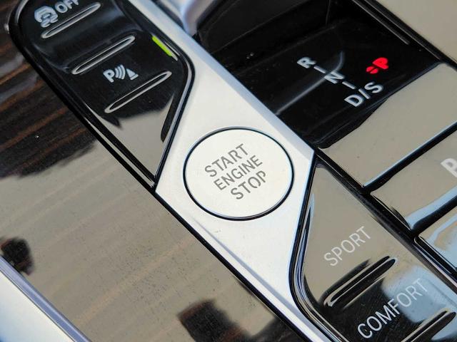 2025 BMW X7 xDrive40i Vehicle Photo in PLANO, TX 75024