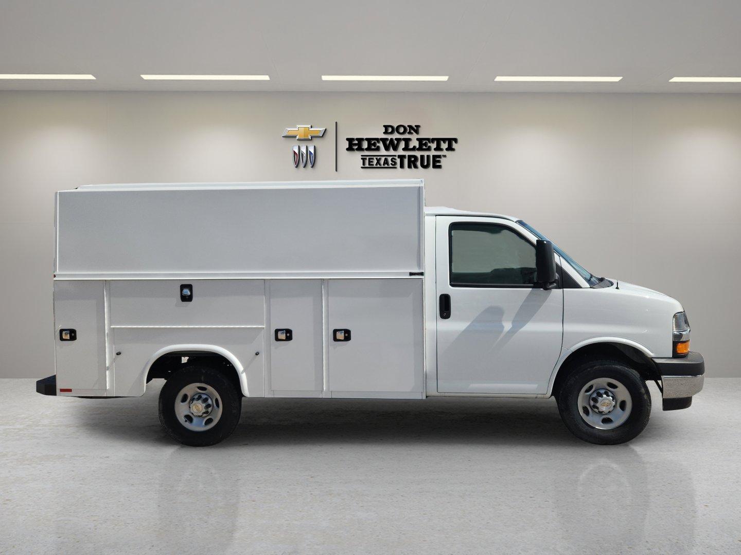 2025 Chevrolet Express Cutaway 3500 Vehicle Photo in GEORGETOWN, TX 78626-7508