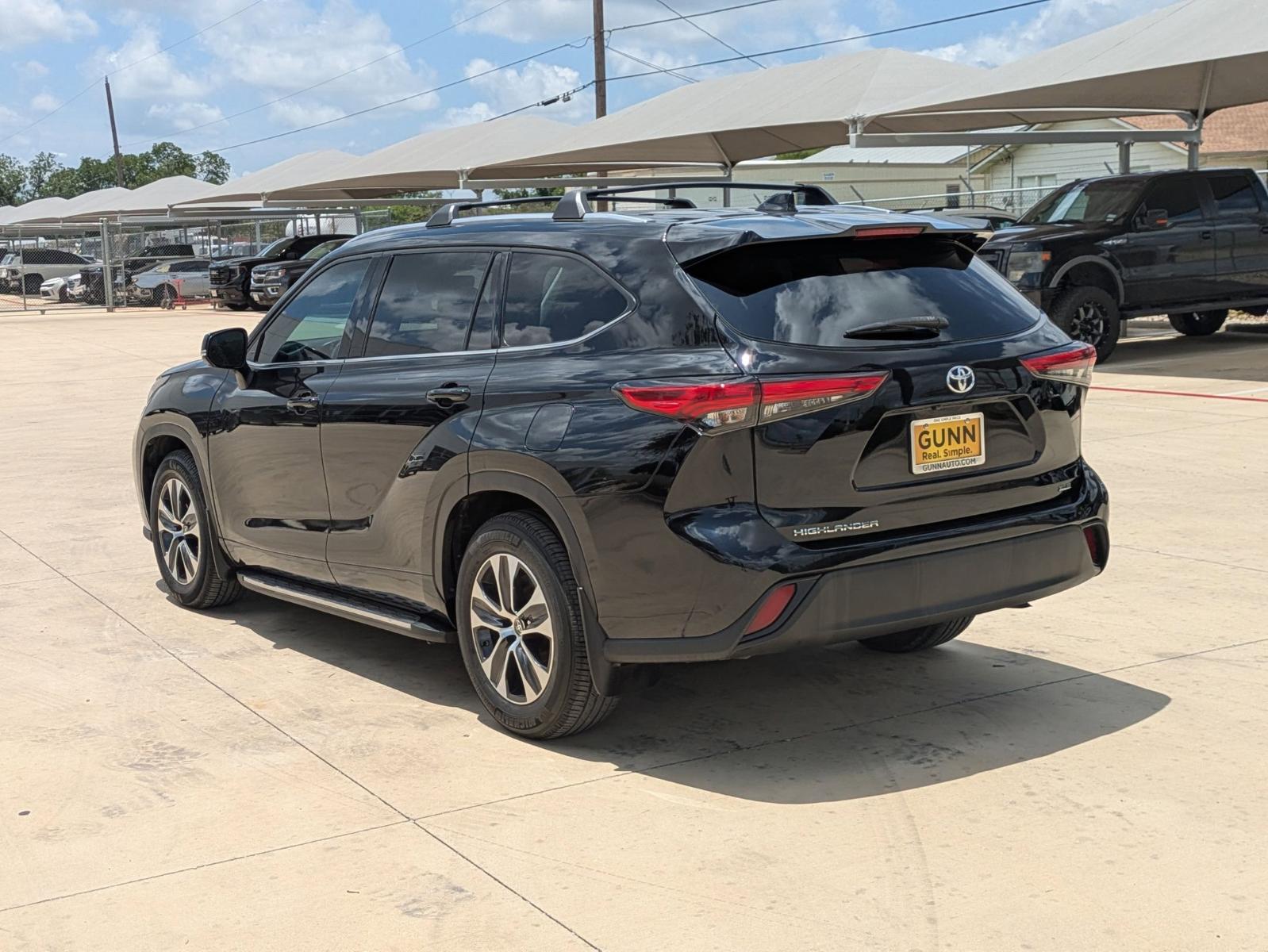 2021 Toyota Highlander Vehicle Photo in SELMA, TX 78154-1460