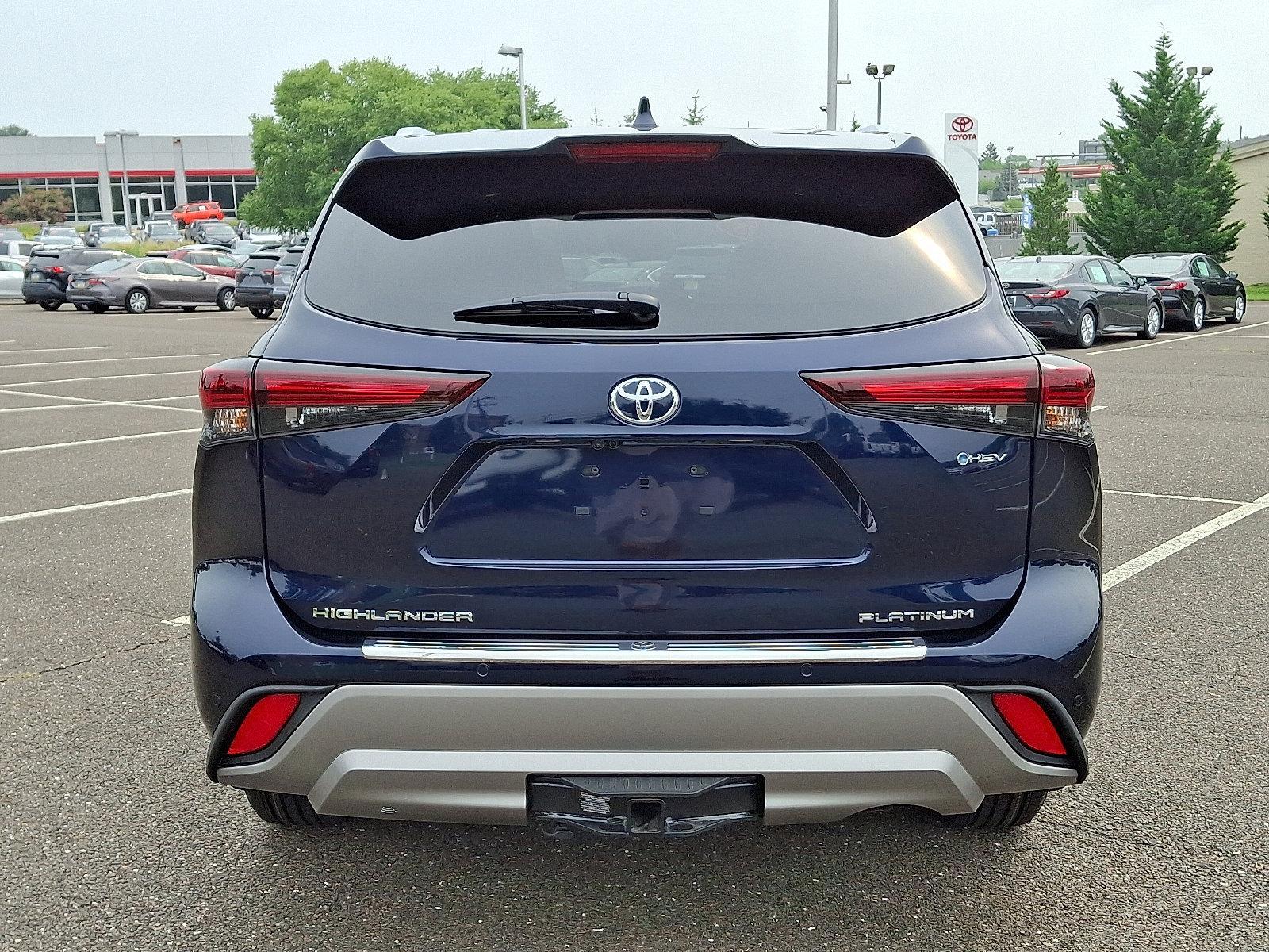 2025 Toyota Highlander Vehicle Photo in Trevose, PA 19053