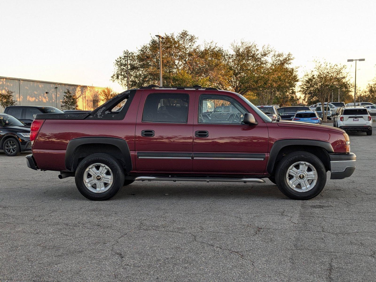 2004 Chevrolet Avalanche Vehicle Photo in St. Petersburg, FL 33713