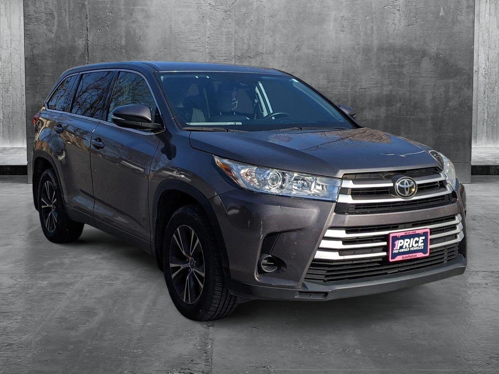 2018 Toyota Highlander LE photo 12