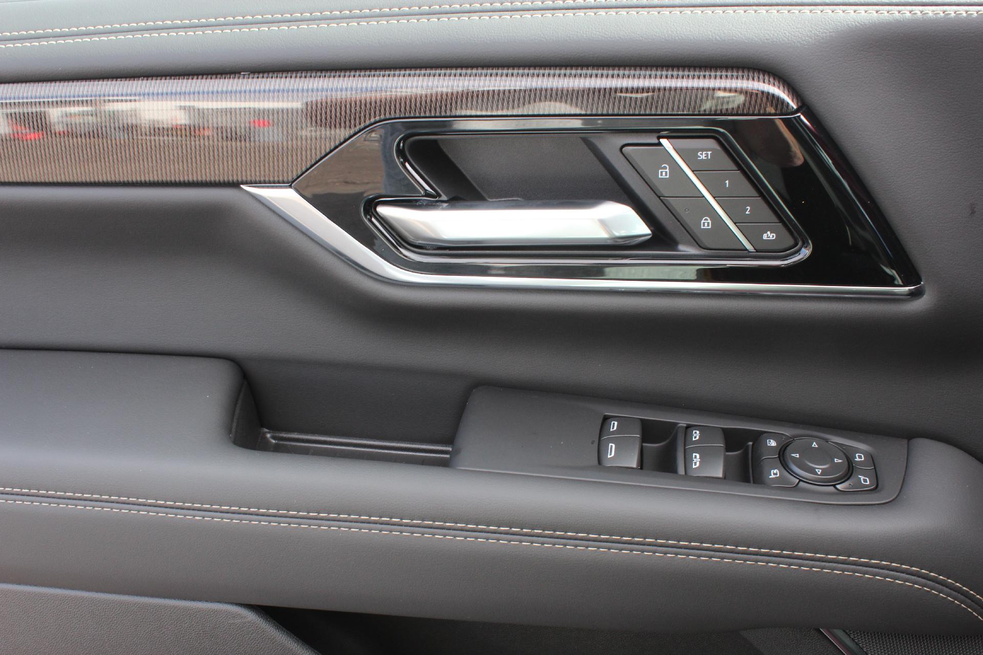2025 GMC Yukon XL Vehicle Photo in AURORA, CO 80012-4011