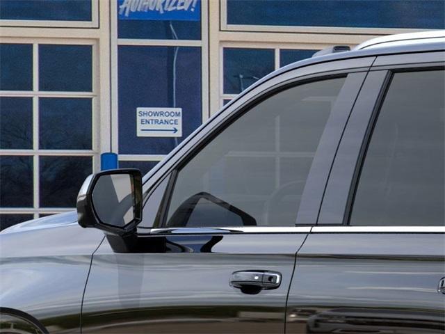 2025 Chevrolet Suburban Vehicle Photo in ENGLEWOOD, CO 80113-6708