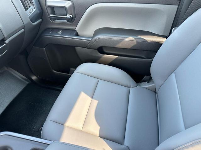 2024 Chevrolet Silverado 5500 HD Vehicle Photo in COLUMBIA, MO 65203-3903