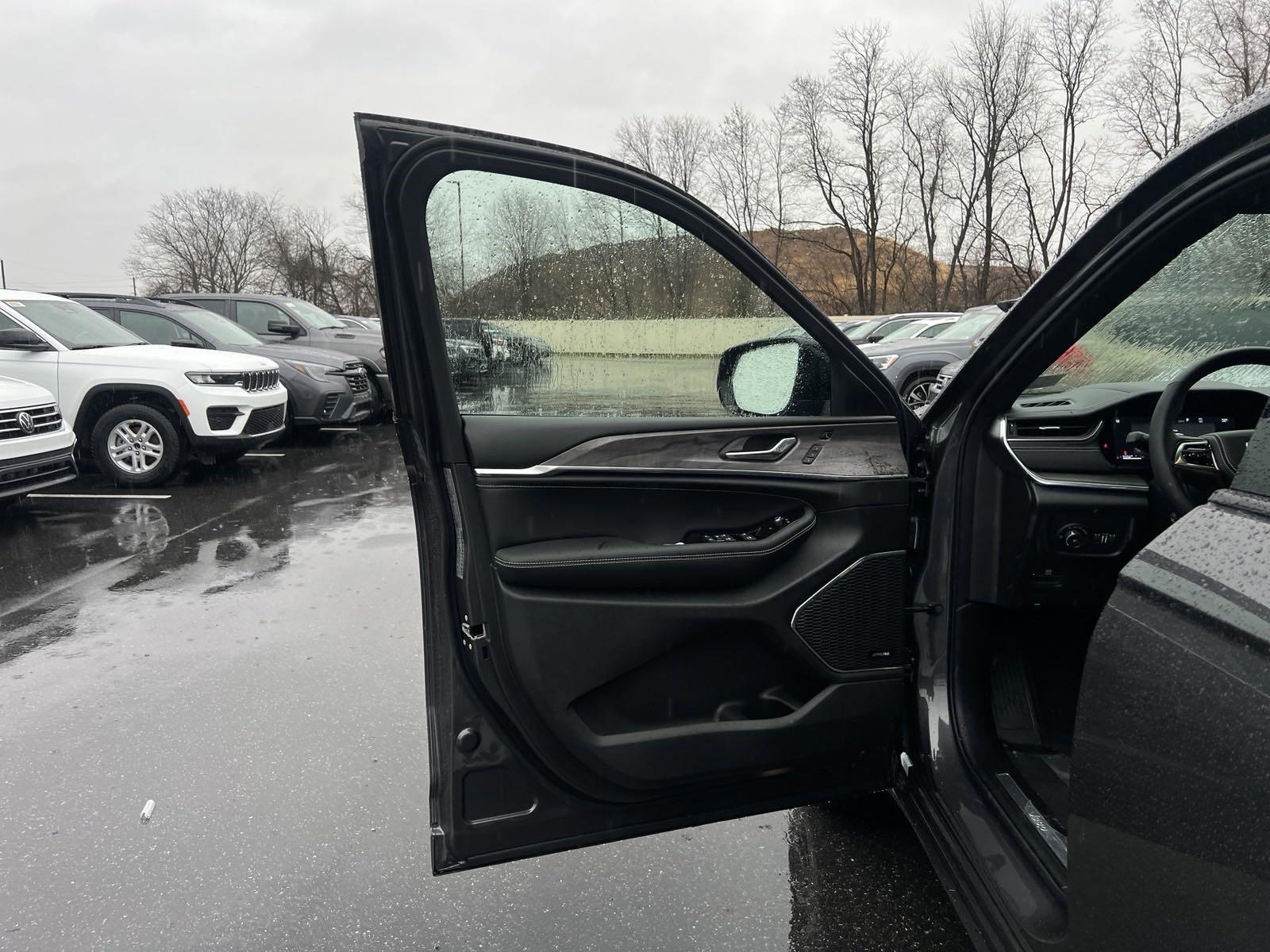 2025 Jeep Grand Cherokee L Vehicle Photo in Mechanicsburg, PA 17050-1707