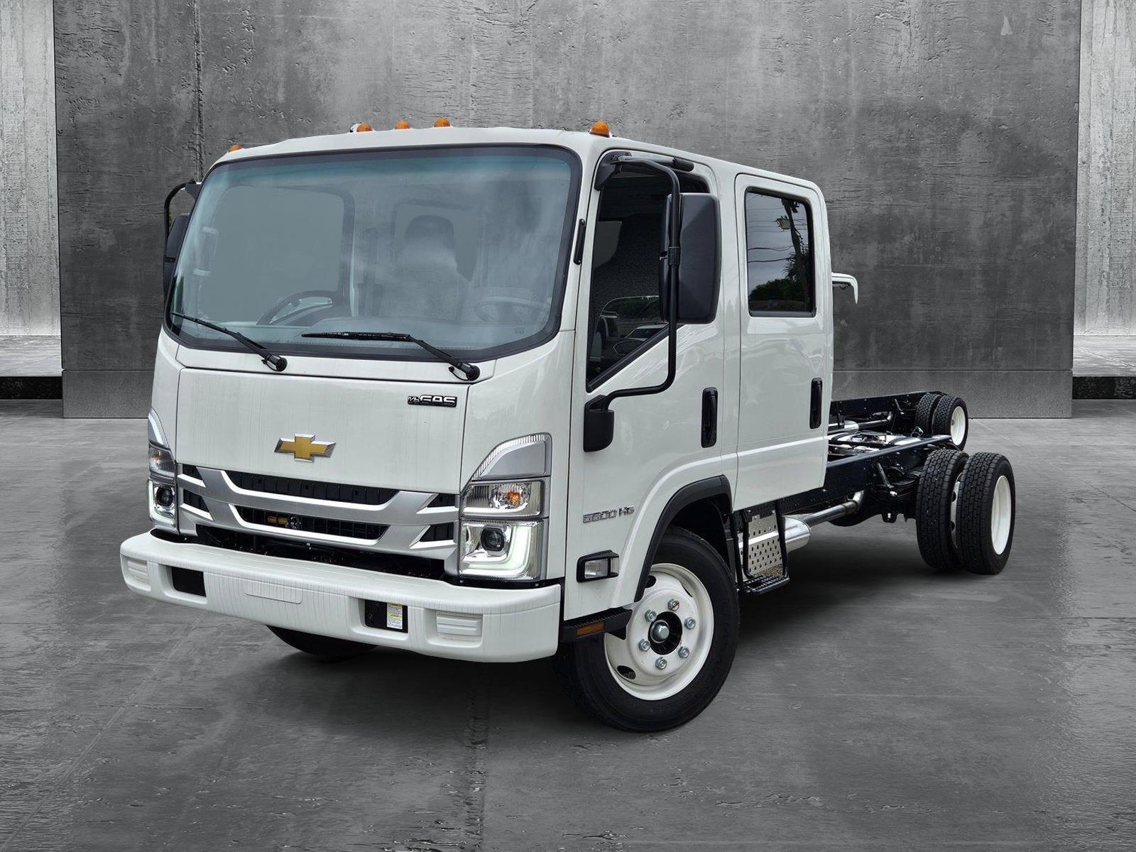 2025 Chevrolet Low Cab Forward 5500 HG Vehicle Photo in GREENACRES, FL 33463-3207