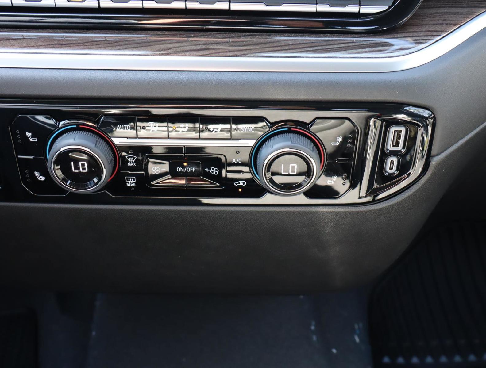 2025 Chevrolet Silverado 1500 Vehicle Photo in LOS ANGELES, CA 90007-3794