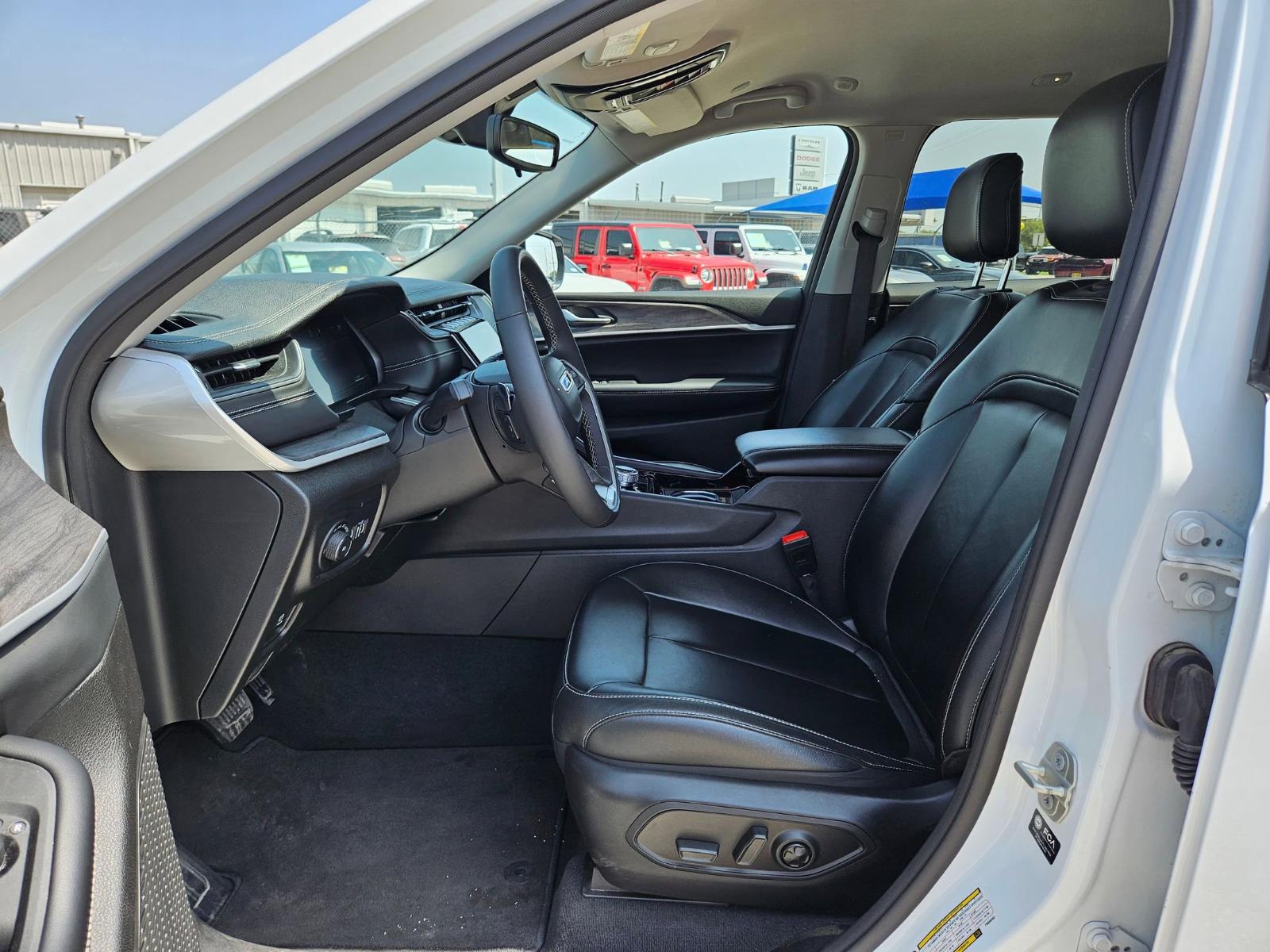 2023 Jeep Grand Cherokee L Vehicle Photo in Seguin, TX 78155