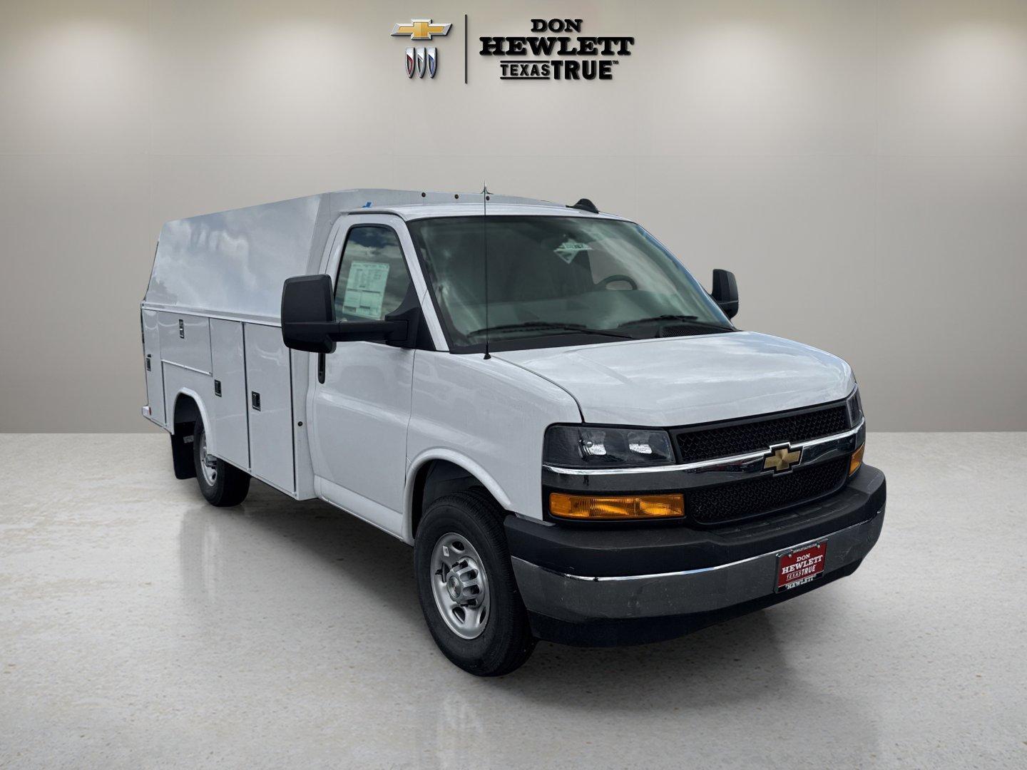 2025 Chevrolet Express Cutaway 3500 Vehicle Photo in GEORGETOWN, TX 78626-7508