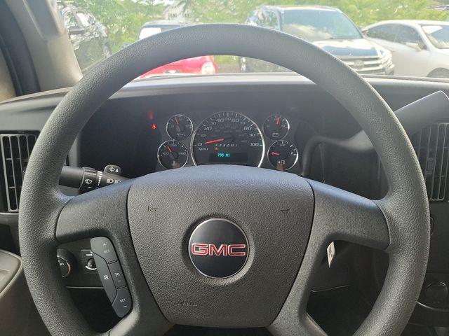 2024 GMC Savana Cutaway 3500 Vehicle Photo in DANBURY, CT 06810-5034