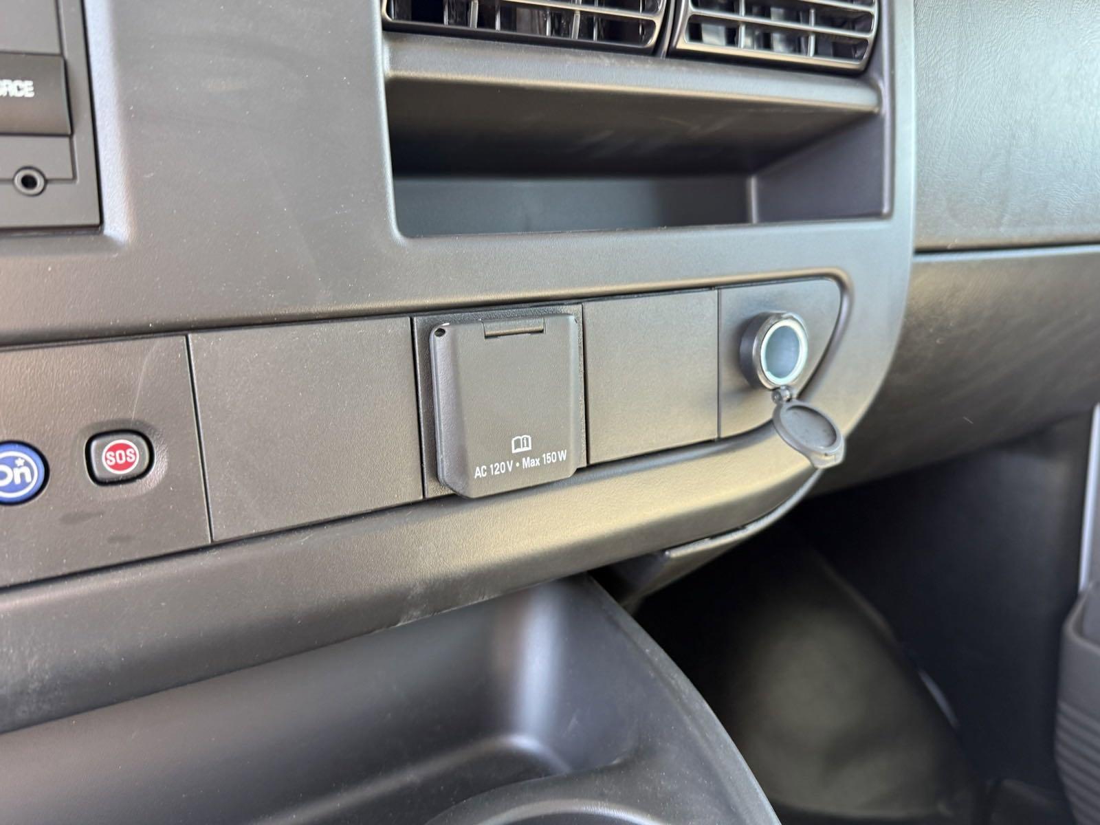 2024 Chevrolet Express Cutaway 3500 Vehicle Photo in GEORGETOWN, TX 78626-7508
