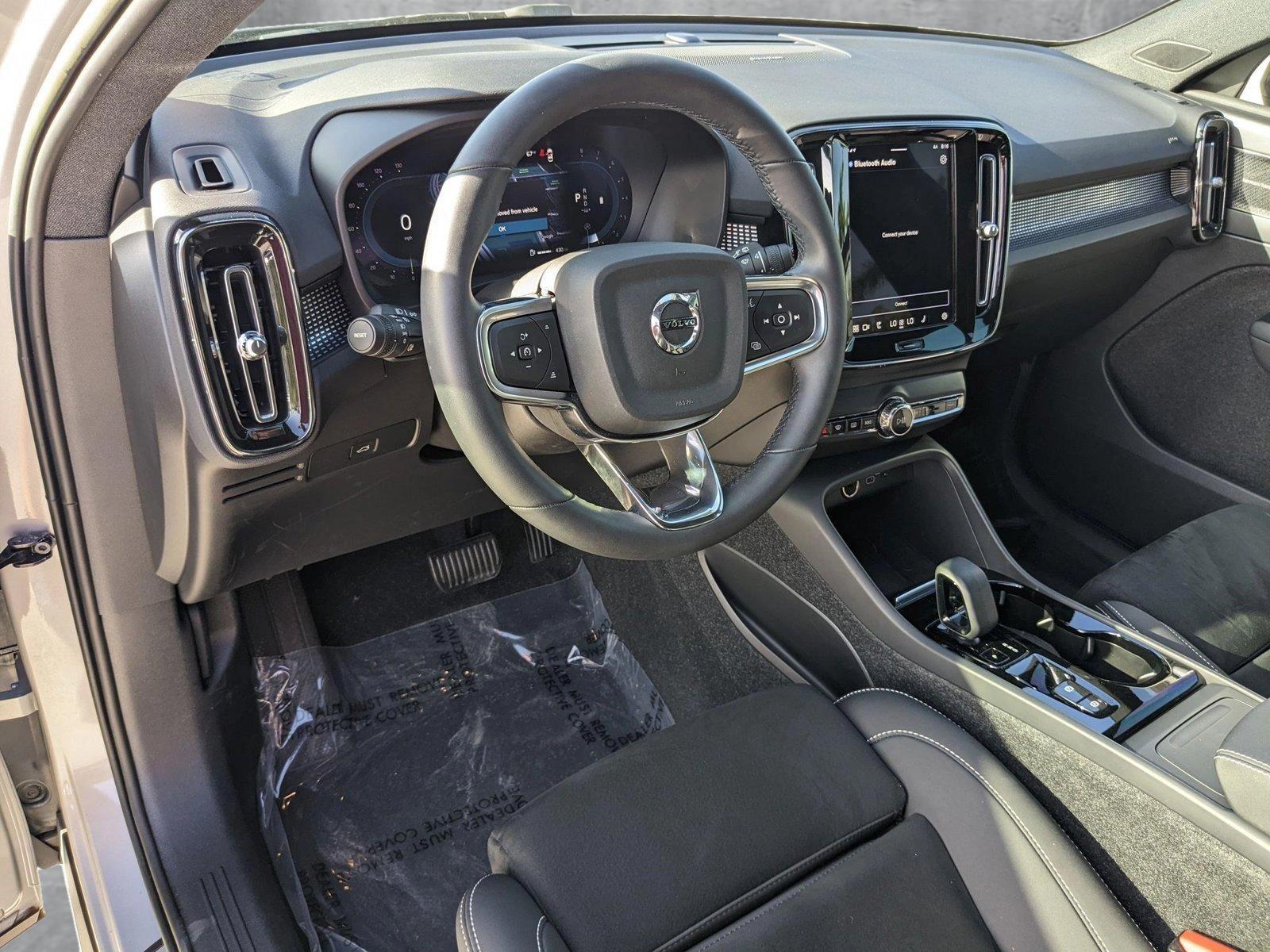 2023 Volvo XC40 Vehicle Photo in Davie, FL 33331