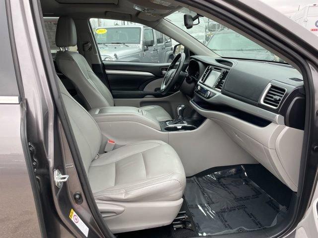 2015 Toyota Highlander Vehicle Photo in MEDINA, OH 44256-9631