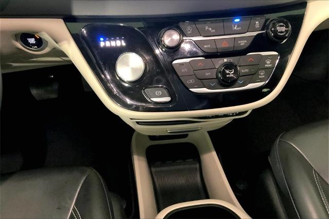 2023 Chrysler Pacifica Vehicle Photo in Kansas City, MO 64114