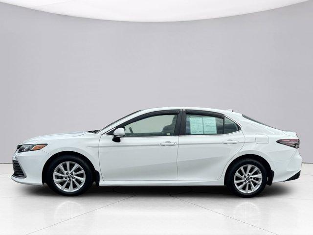 2022 Toyota Camry Vehicle Photo in LEOMINSTER, MA 01453-2952