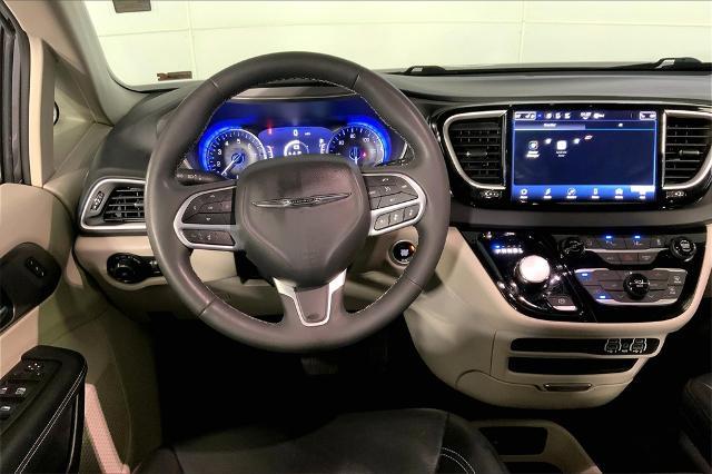 2023 Chrysler Pacifica Vehicle Photo in Lees Summit, MO 64086