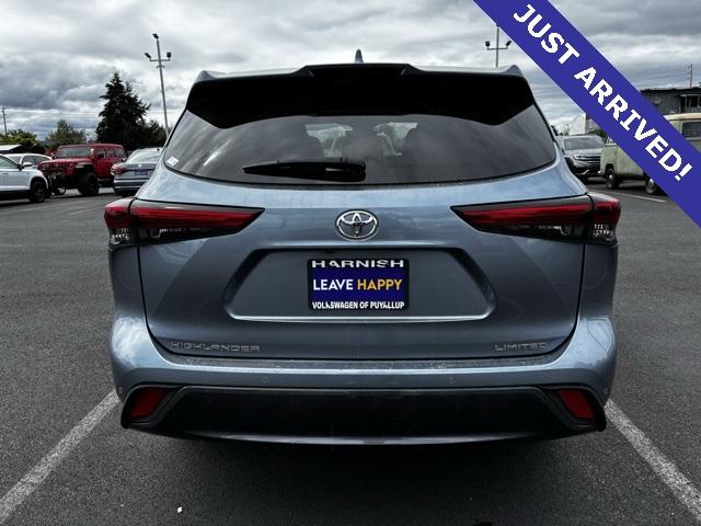 2023 Toyota Highlander Vehicle Photo in Puyallup, WA 98371
