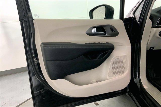 2023 Chrysler Pacifica Vehicle Photo in INDEPENDENCE, MO 64055-1314