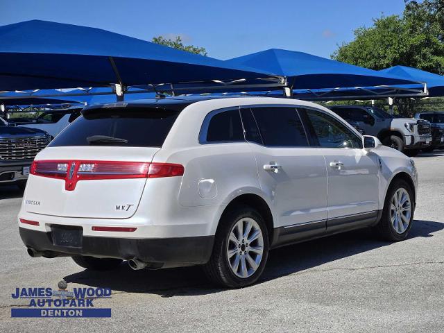 2017 Lincoln MKT Vehicle Photo in DENTON, TX 76210-9321