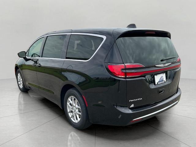 2025 Chrysler Pacifica Vehicle Photo in Kaukauna, WI 54130
