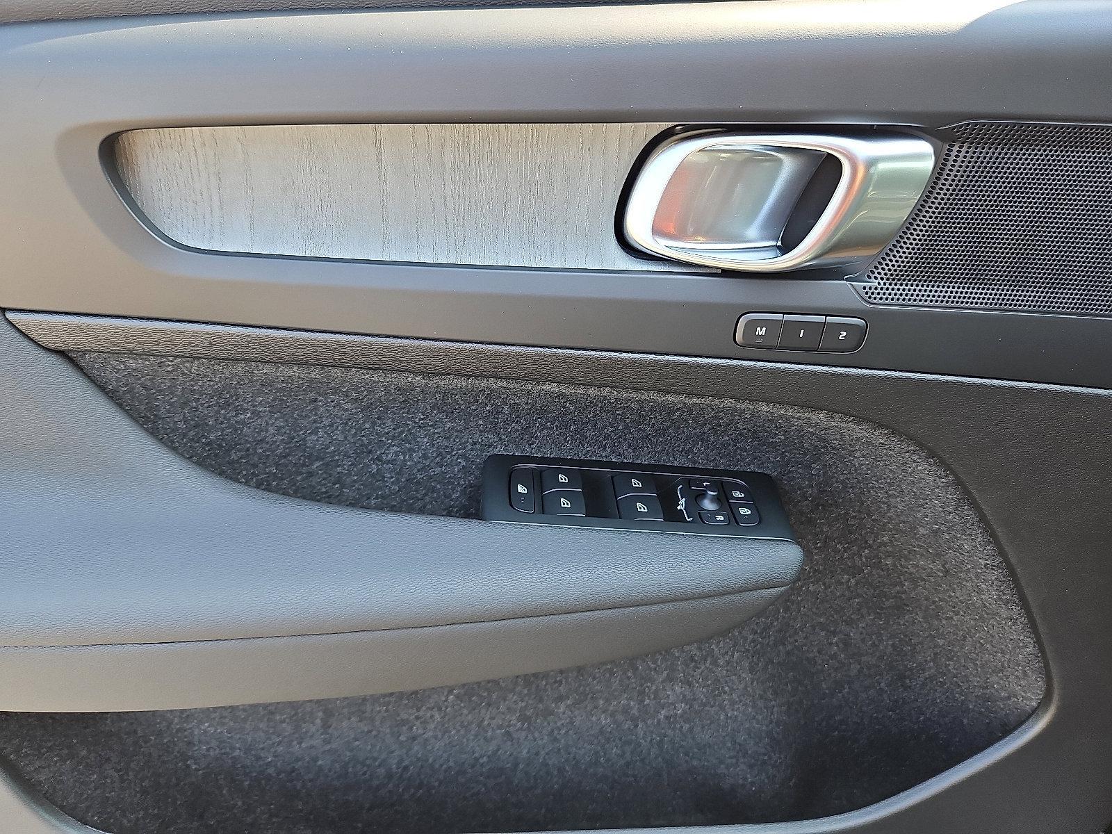 2026 Volvo XC40 Vehicle Photo in Trevose, PA 19053