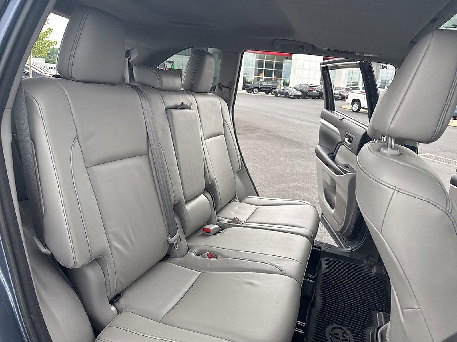 2018 Toyota Highlander Vehicle Photo in Harrisburg, PA 17111