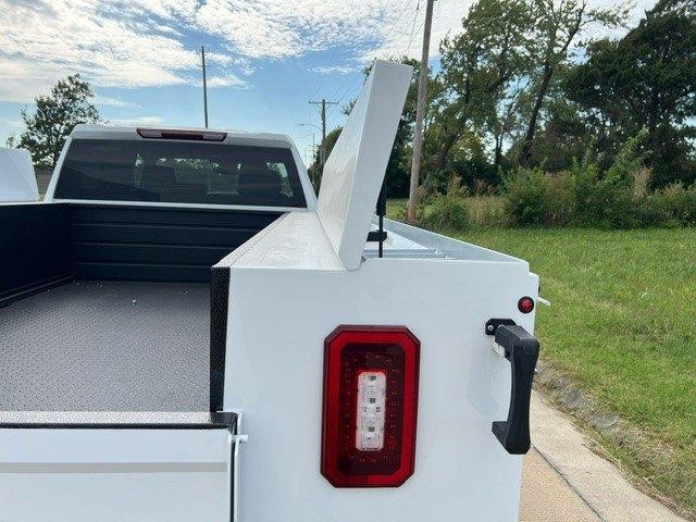 2024 Chevrolet Silverado 3500 HD Chassis Cab Vehicle Photo in TOPEKA, KS 66609-0000