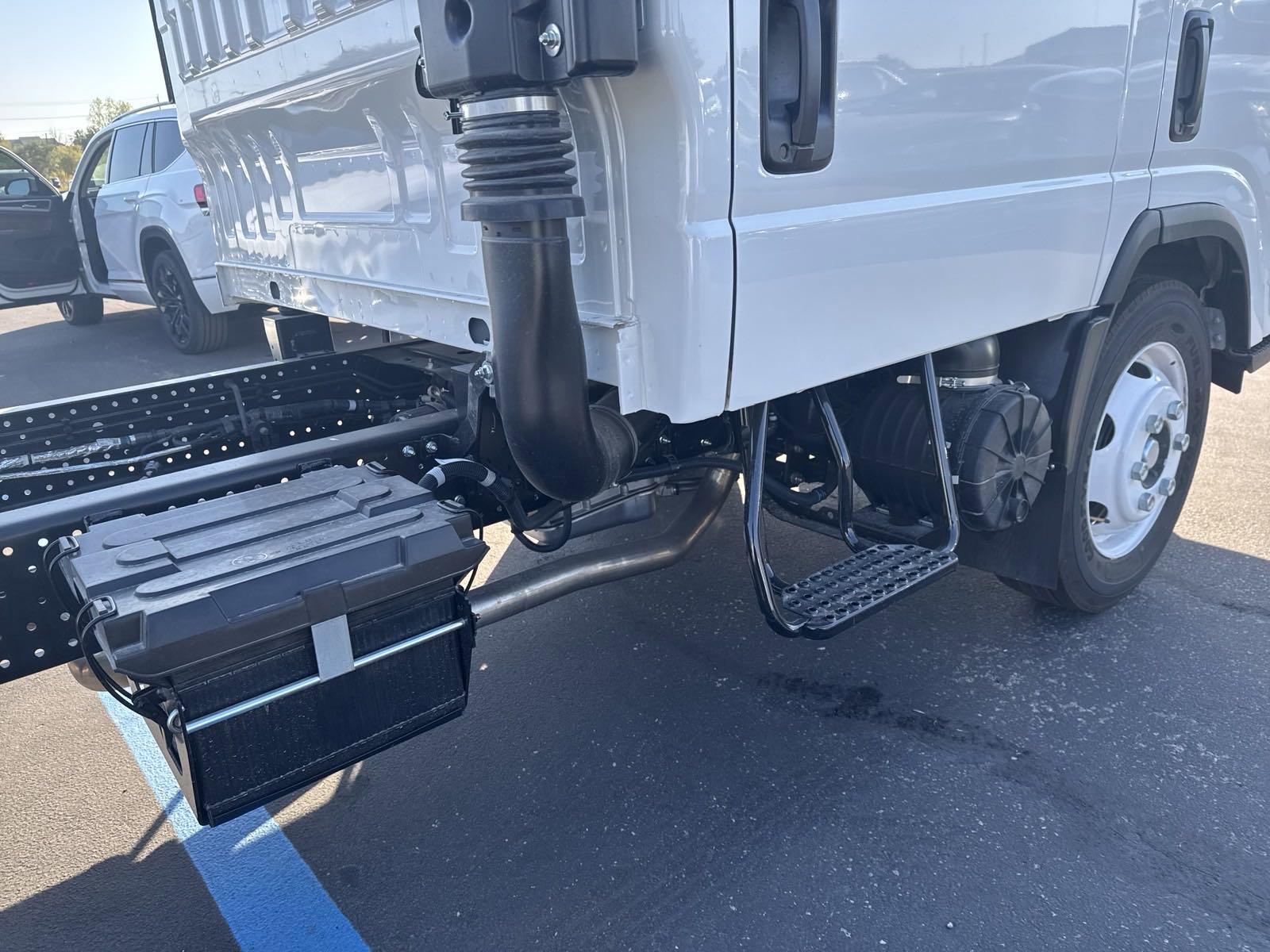 2025 Chevrolet Low Cab Forward 5500 XG Vehicle Photo in GEORGETOWN, TX 78626-7508