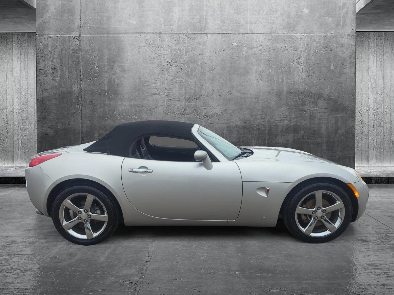 2006 Pontiac Solstice Vehicle Photo in Memphis, TN 38133