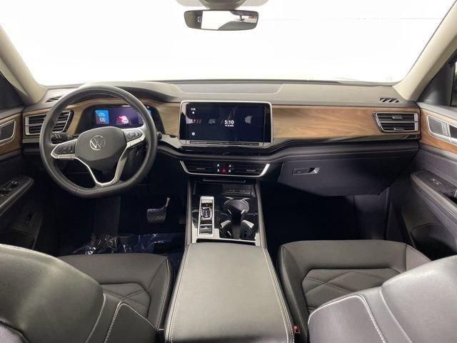 2024 Volkswagen Atlas Vehicle Photo in PHOENIX, AZ 85014-3381