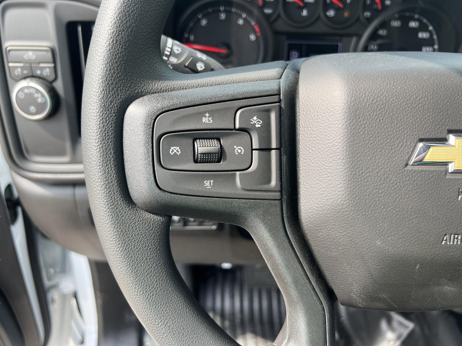 2025 Chevrolet Silverado 3500 HD Chassis Cab Vehicle Photo in GEORGETOWN, TX 78626-7508