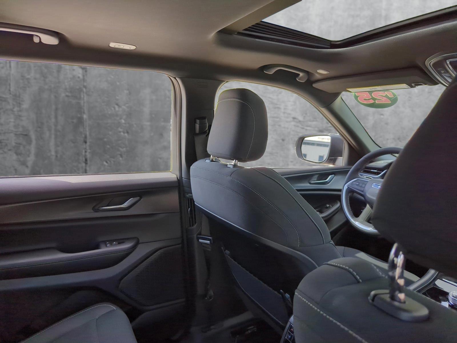 2025 Jeep Grand Cherokee L Vehicle Photo in Pembroke Pines, FL 33027