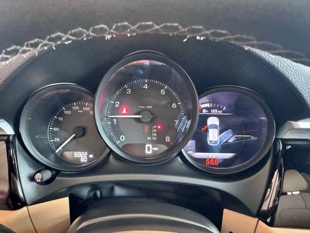 2022 Porsche Macan Vehicle Photo in DELRAY BEACH, FL 33483-3294