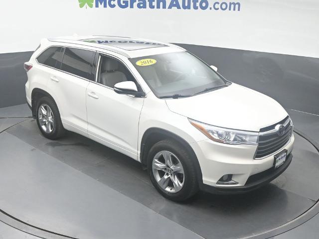 2016 Toyota Highlander Vehicle Photo in Cedar Rapids, IA 52402