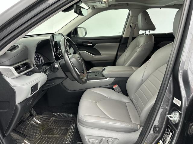 2022 Toyota Highlander Vehicle Photo in Grapevine, TX 76051