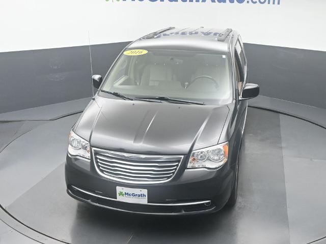 2016 Chrysler Town & Country Vehicle Photo in Cedar Rapids, IA 52402