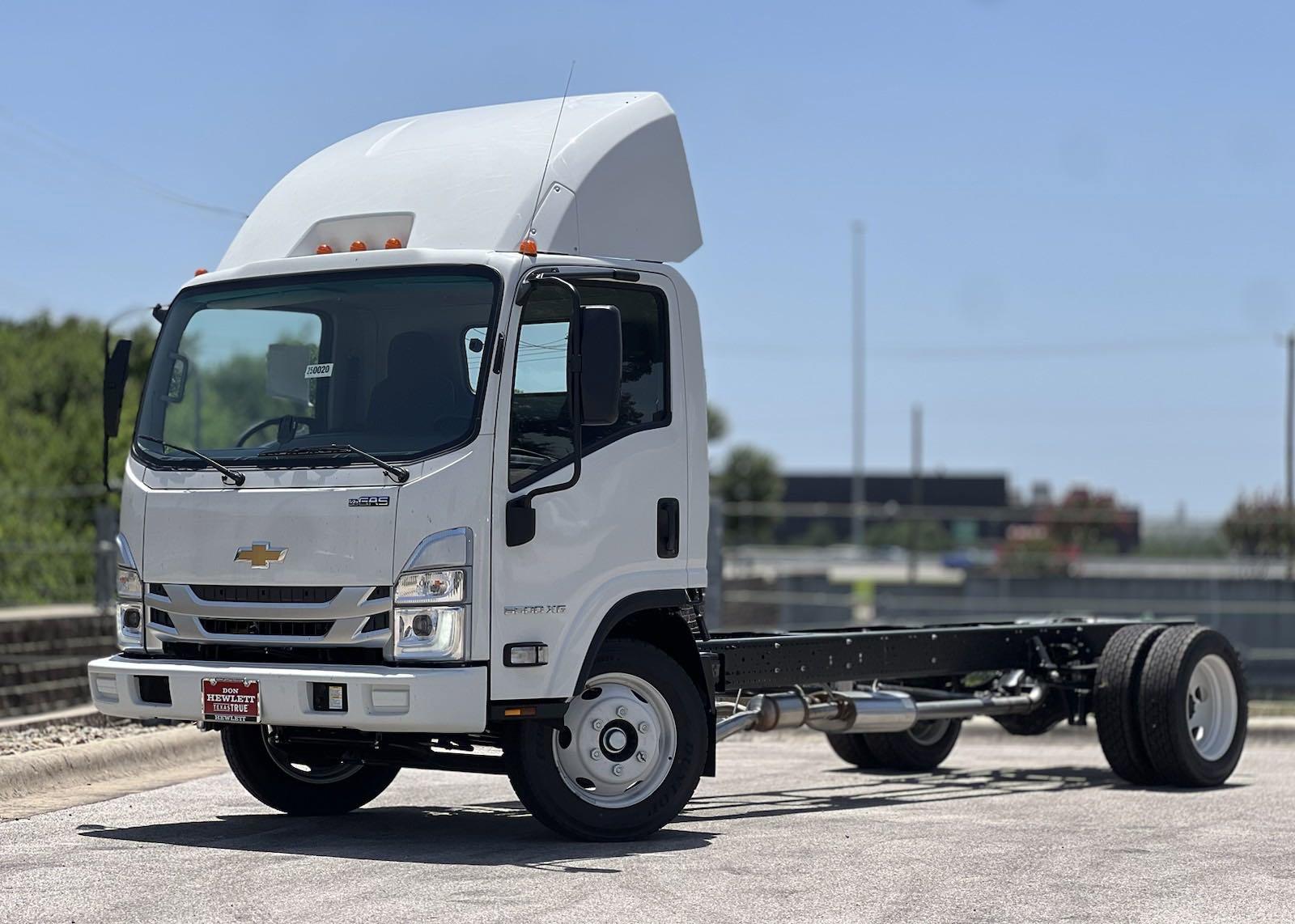 2025 Chevrolet Low Cab Forward 5500 XG Vehicle Photo in GEORGETOWN, TX 78626-7508