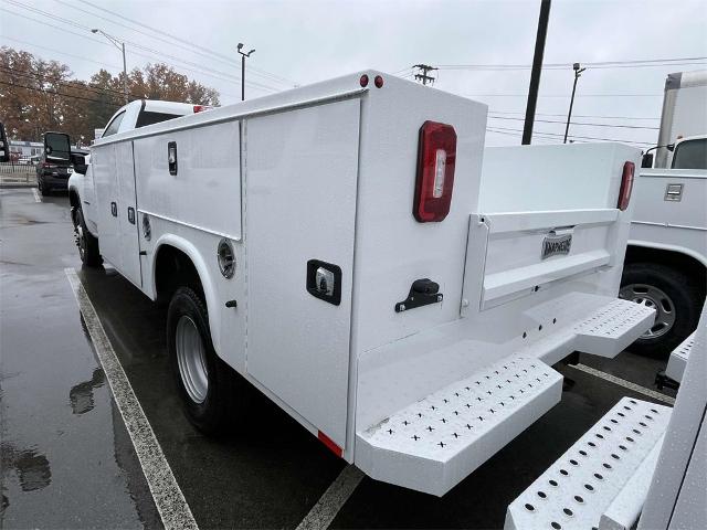 2024 Chevrolet Silverado 3500 HD Chassis Cab Vehicle Photo in ALCOA, TN 37701-3235