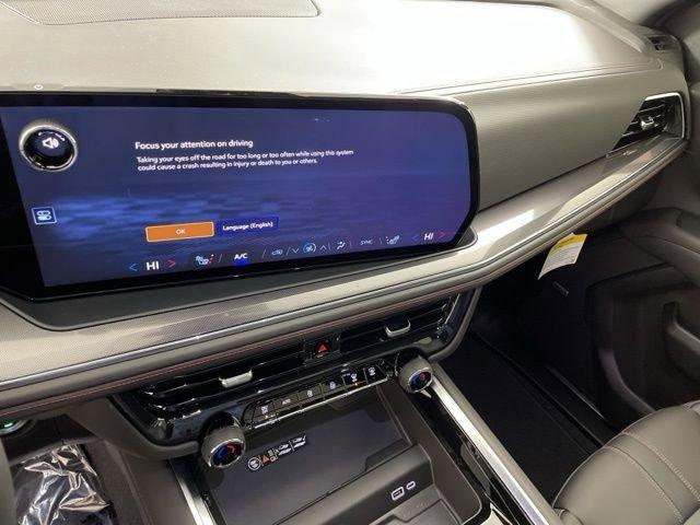 2025 Chevrolet Suburban Vehicle Photo in PHOENIX, AZ 85014-3381