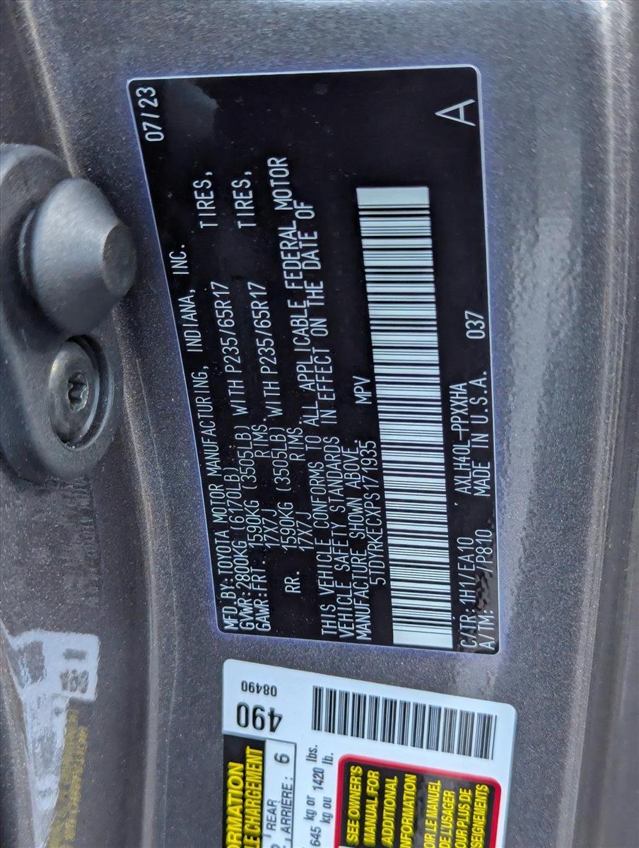 2023 Toyota Sienna Vehicle Photo in Miami, FL 33015