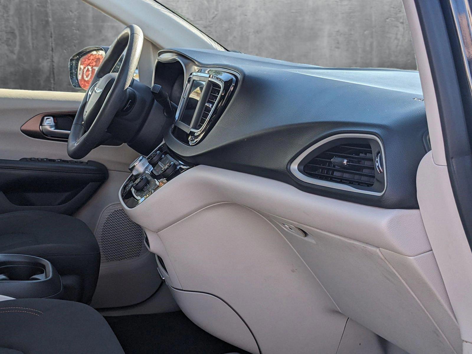 2018 Chrysler Pacifica Vehicle Photo in MIAMI, FL 33172-3015