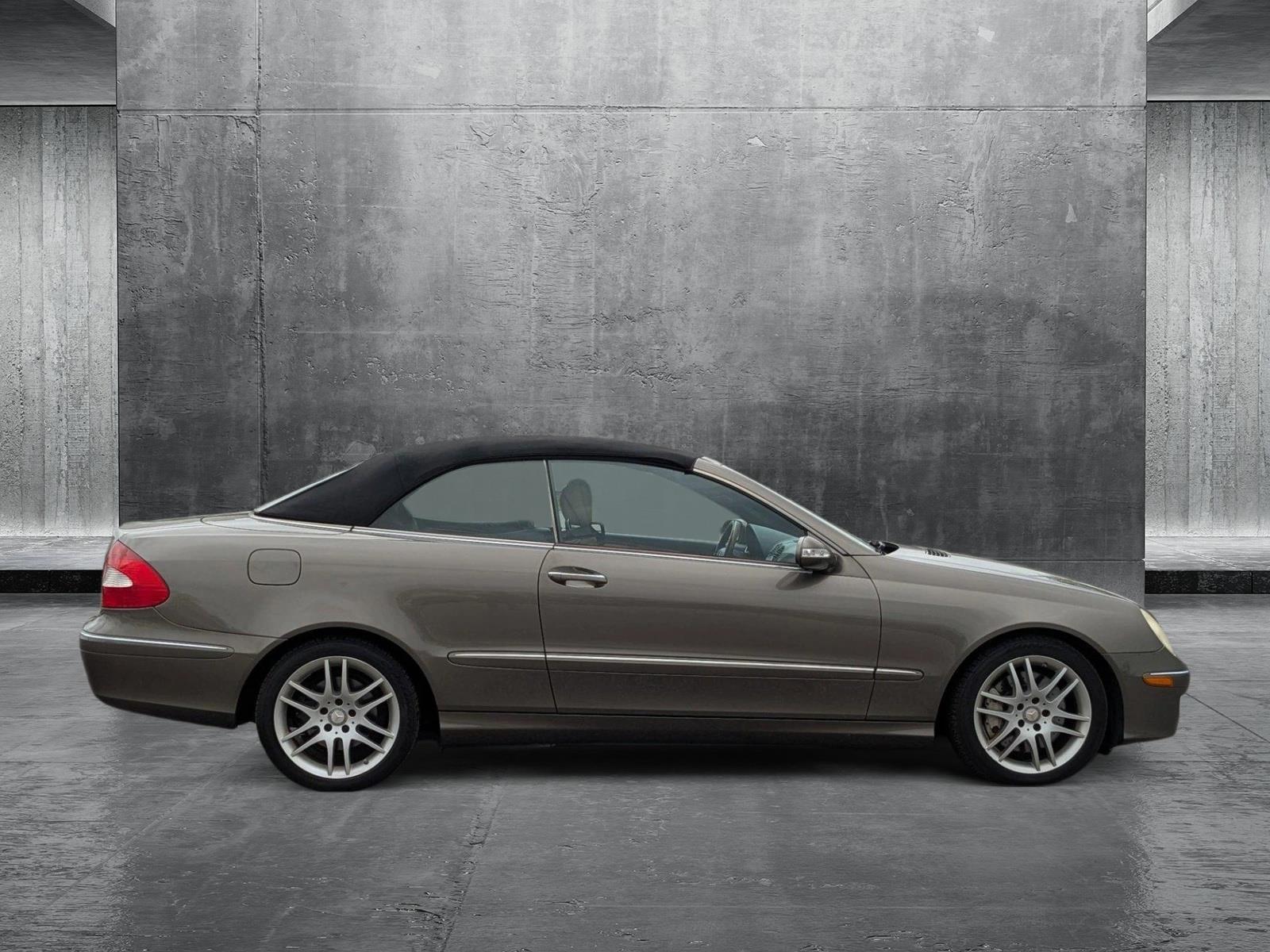 2009 Mercedes-Benz CLK-Class Vehicle Photo in St. Petersburg, FL 33713